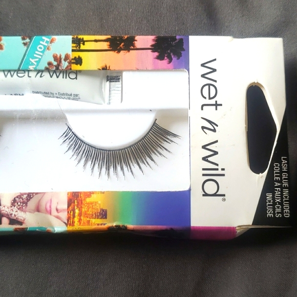 Wet n wild shutter shock eyelashes & glue - Picture 2 of 3